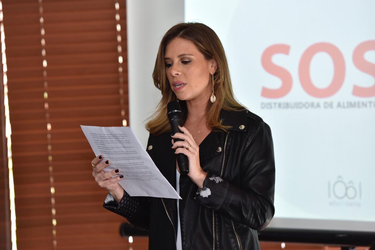  Camila Marinho apresentando a SOST                   
